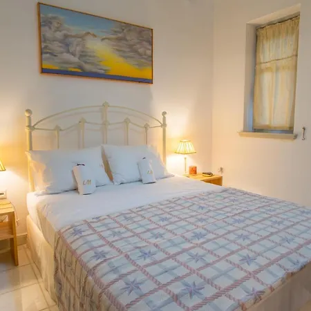 Yiarina * Isterni (Paros)