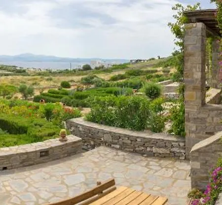 Yiarina * Isterni (Paros)