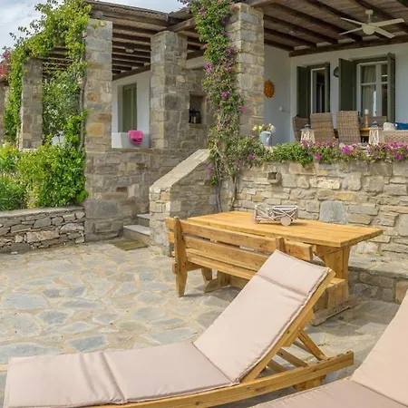 Yiarina * Isterni (Paros)